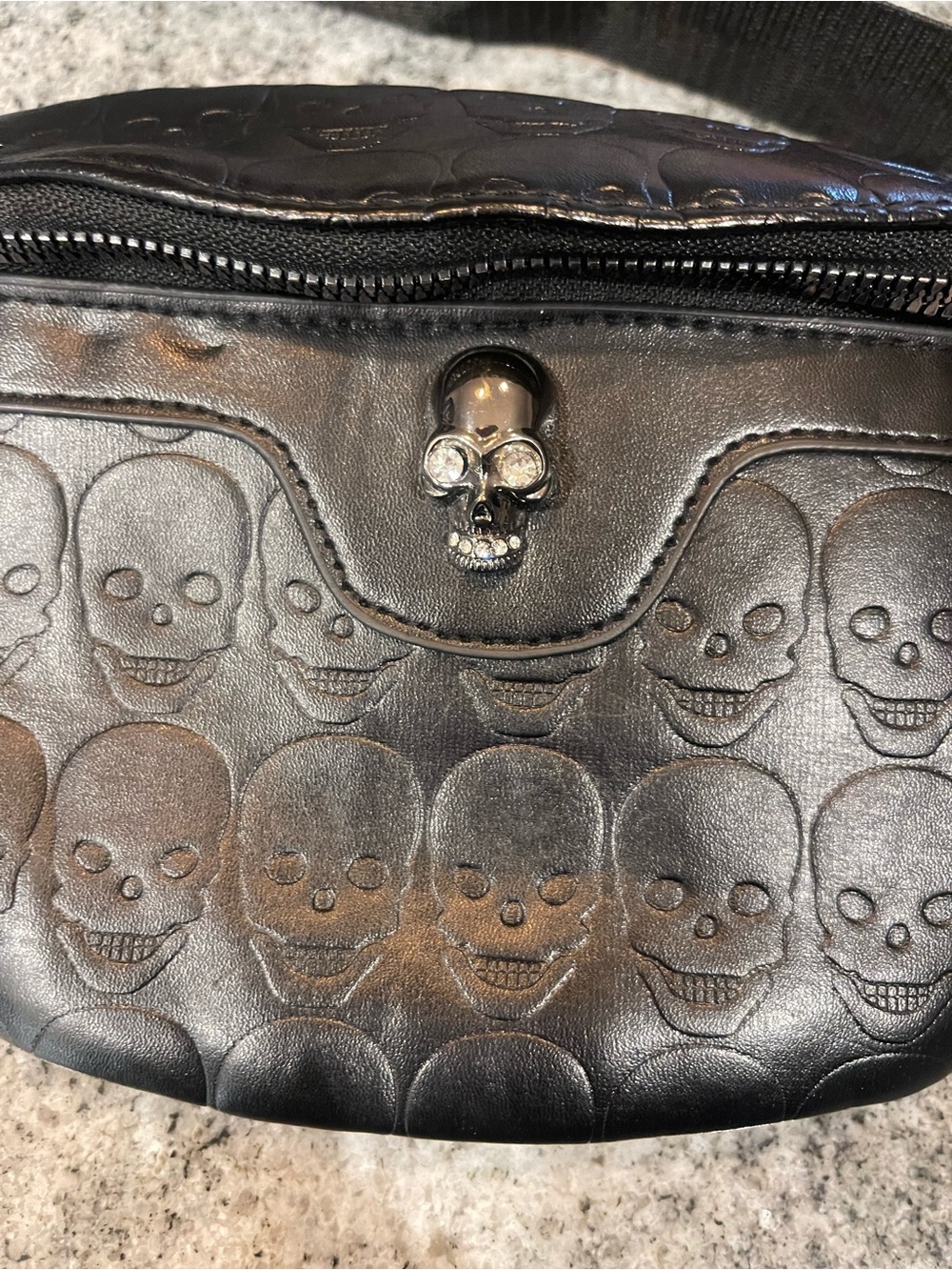 Black Skull-Embossed Crossbody Belt Bag - Unbranded - Picture 3 of 4